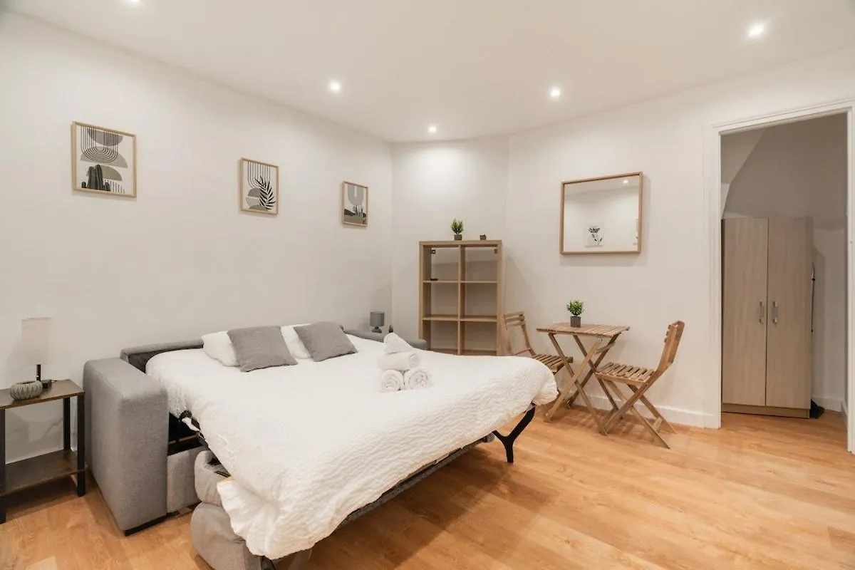 Charming Studio Near Sacre-Coeur Paris 0*,