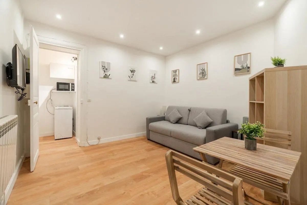 Charming Studio Near Sacre-Coeur Paris